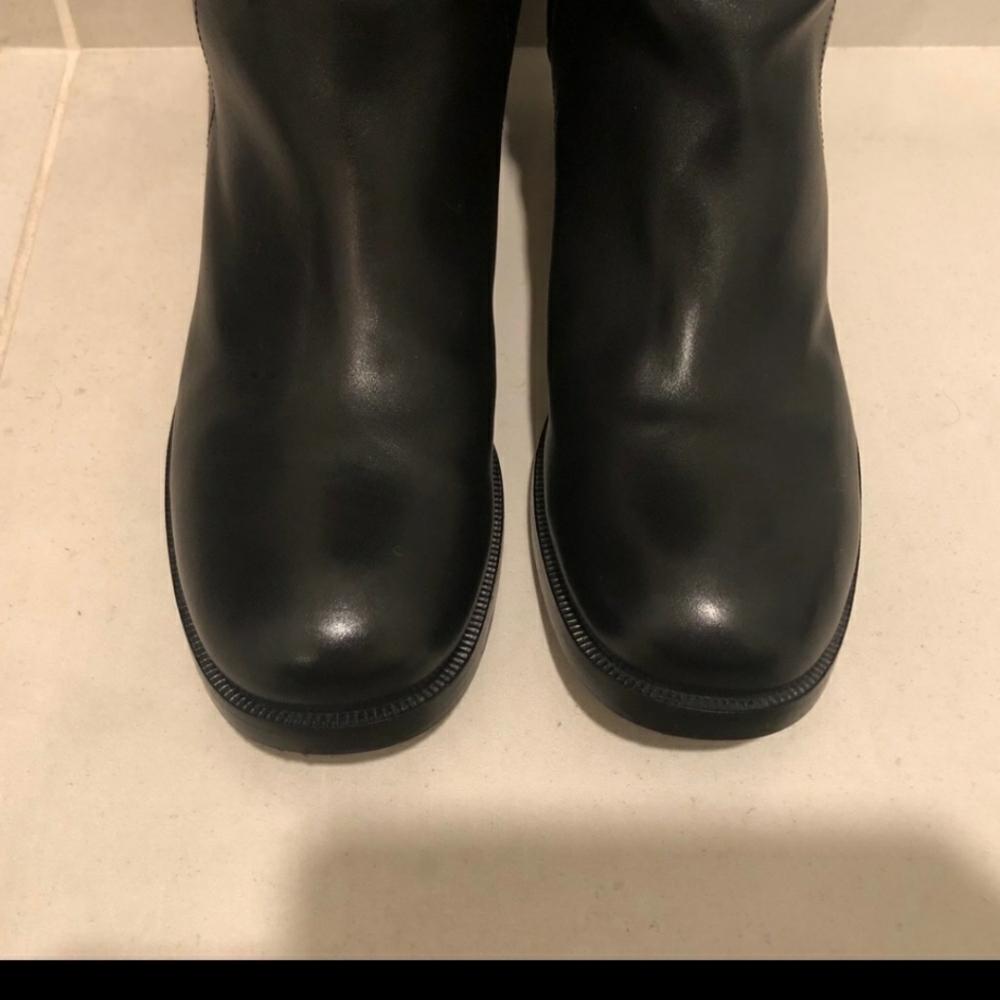 Salvatore Ferragamo Black Leather Heeled Boots with Gold Chain Trim - Picture 6 of 9